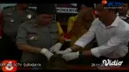 Seorang warga Surabaya yang sehari-hari bekerja sebagai pengendara ojek online, harus berurusan dengan polisi. Pasalnya pelaku nekat membawa kabur sebuah tas berisi dompet, yang bukan miliknya.