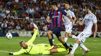 Barcelona sukses mencukur Viktoria Plzen dengan skor 5-1 dalam partai matchday 1 fase grup Liga Champions 2022/2023 yang digelar di Camp Nou, Kamis (8/9/2022). (AP/Joan Monfort)