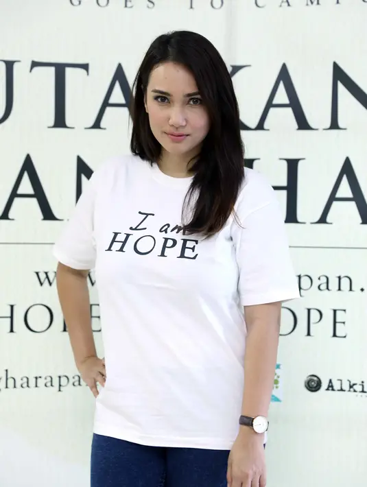 Di film yang diproduseri oleh Wulan Guritno ini Feby berperan sebagai ibu dari penderita kanker. Diakui olehnya jika keluarga terdekatnya ada yang terkena penyakit kanker, film ini diharapkan dapat menjadi informasi penting. (Nurwahyunan/Bintang.com)