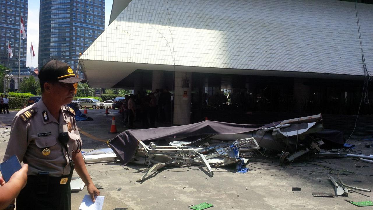 Gondola Jatuh di Intiland Tower 