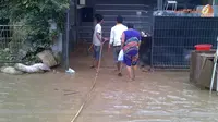 Banjir 4 Meter Surut, Perumahan Pondok Gede Terbalut Lumpur 10 Cm