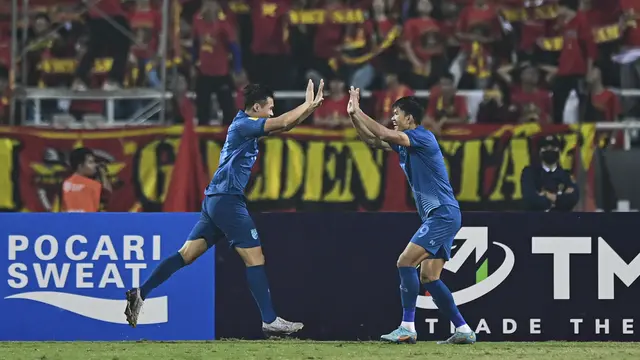 Pemain Thailand melakukan selebrasi usai menjebol gawang Vietnam