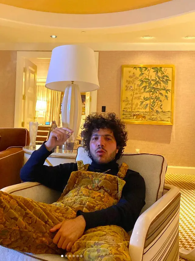 7 Potret Benny Blanco Pacar Baru Selena Gomez yang Berprofesi sebagai