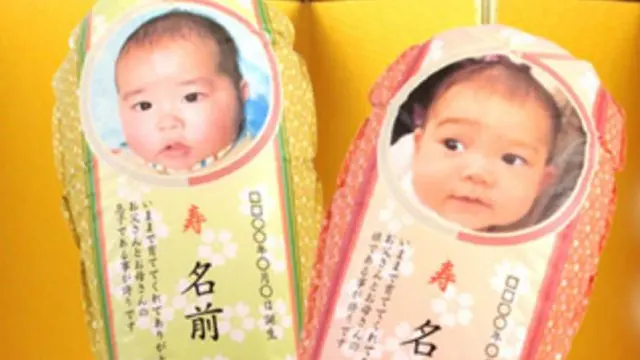 Gambar bayi di karung beras