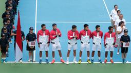 Para petenis Indonesia mengikuti pembukaan Davis 2018 grup dua Asia/Oceania di Senayan, Jakarta, Sabtu (3/2/2018). Indonesia berebut satu tiket  ke babak kedua dengan Filipina. (Bola.com/Nick Hanoatubun)