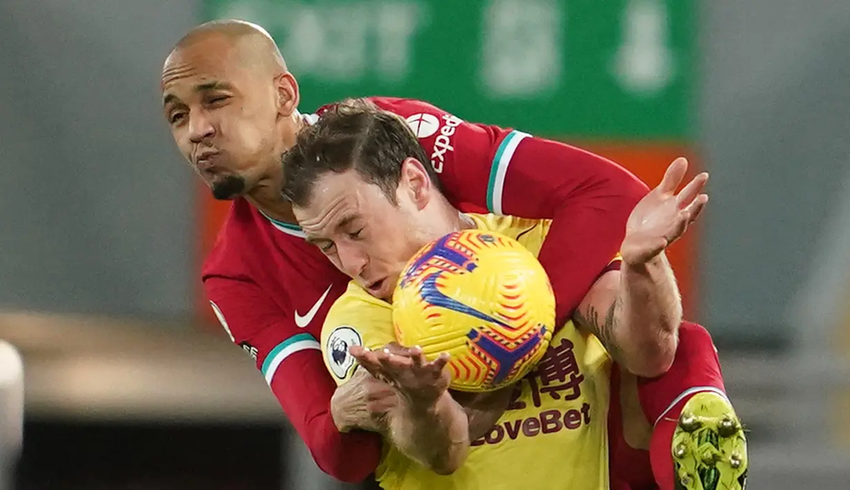 Fabinho. Gelandang Brasil berusia 27 tahun ini telah 3 musim berseragam Liverpool dan telah tampil dalam 122 laga di semua kompetisi. Meski belum pernah dipercaya menjadi kapten tim, ia berkomitmen untuk menjadi bagian penting baik sebagai pemain maupun pemimpin. (Foto: AFP/Pool/Jon Super)