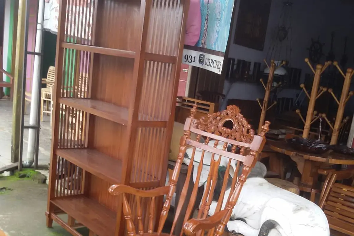 Produk kayu Jepara (Foto: Siti Khusnul Khotimah, mahasiswi Pendidikan Agama Islam, STAI Muhammadiyah Blora)