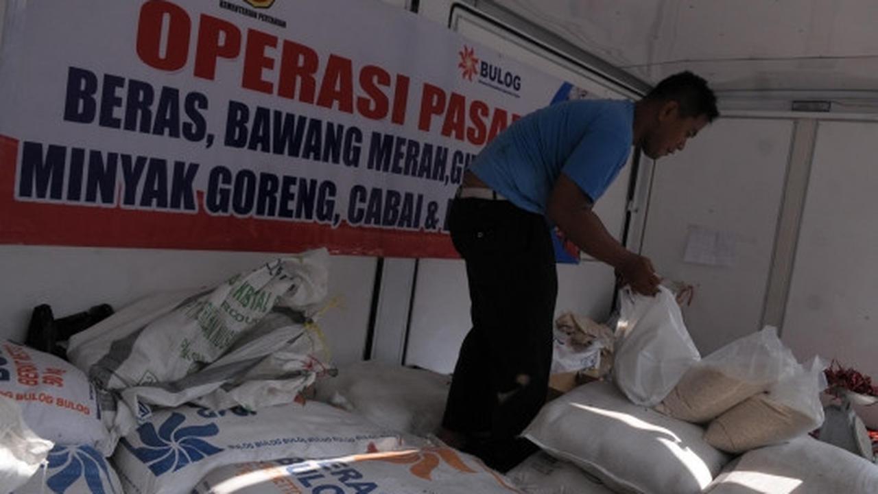 Warga serbu operasi pasar murah di Benhil