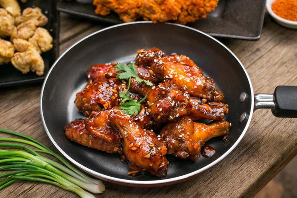 Ilustrasi ayam goreng saus barbeque