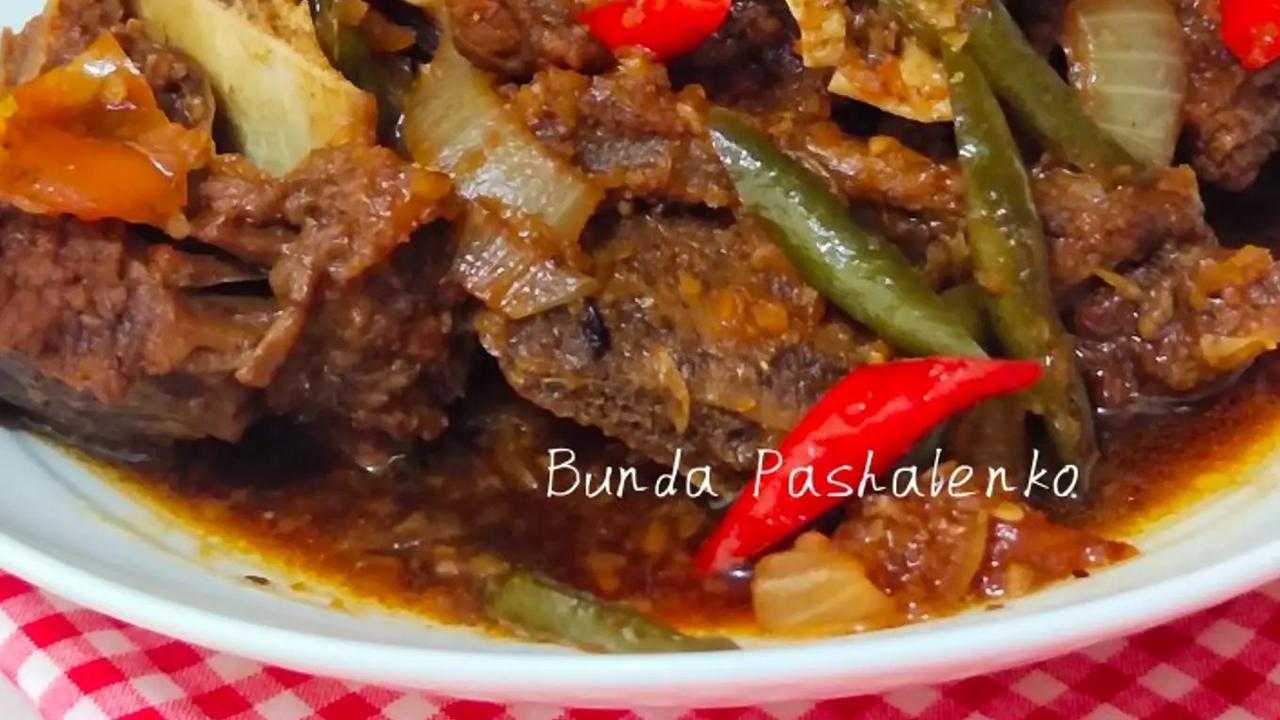 Ilustrasi Semur Daging Sapi Kecap