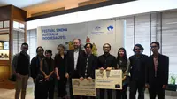 Kuasa Usaha Australia Allaster Cox (kelima dari kiri) bersama panelis juri dan pemenang penghargaan FSAI 2018 di Jakarta (sumber: Kedutaan Australia di Jakarta)