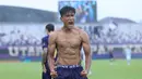 Pemain Persita Tangerang, Ahmad Nur Hadianto merayakan gol kemenangan ke gawang PSBS Biak dalam laga BRI Super League 2025/2026 di Indomilk Arena, Tangerang, Banten, Senin (16/02/2026). (Bola.com/M Iqbal Ichsan)