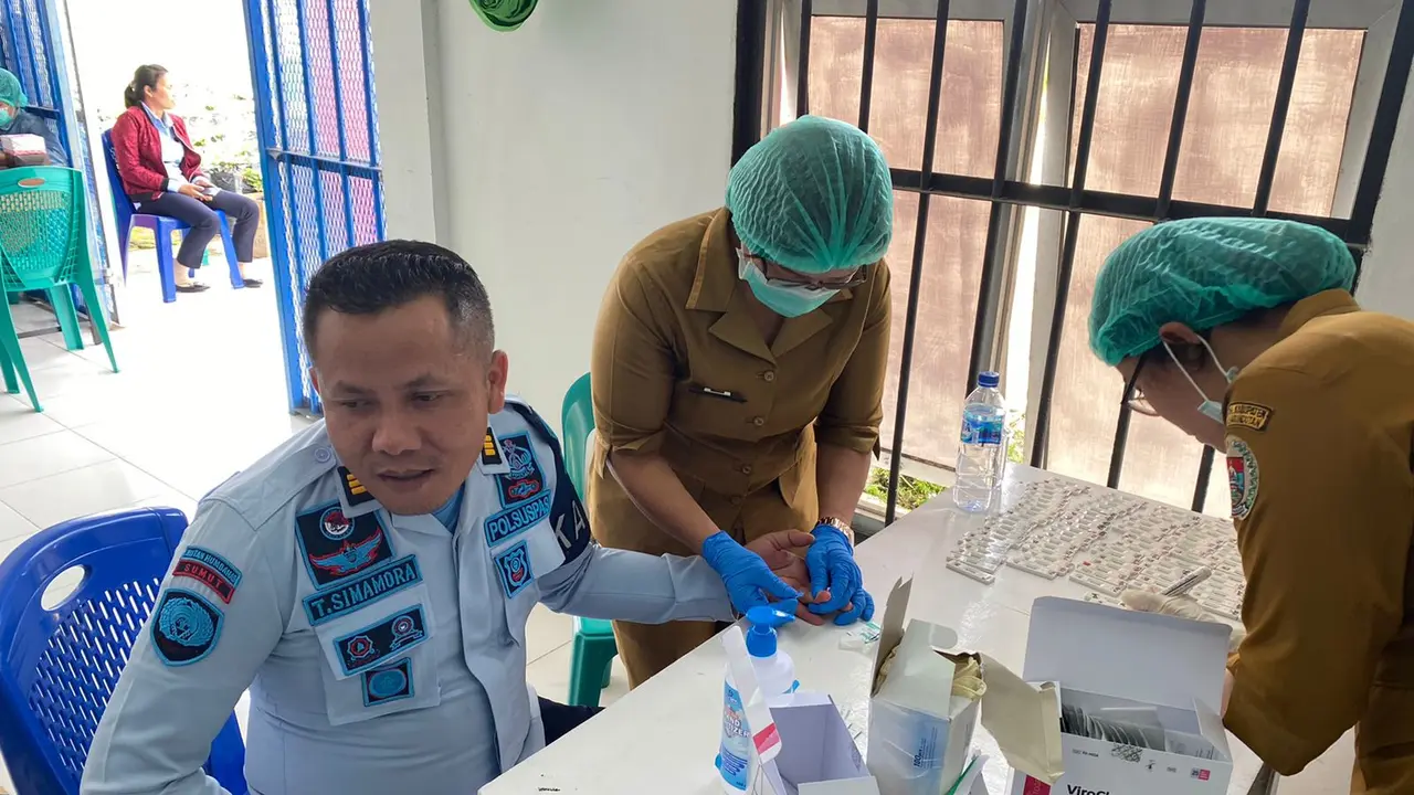 Dalam rangka mencegah terjadinya penularan HIV/Aids dan penyakit menular lainnya di dalam lingkungan blok hunian, Rutan Kelas II B Humbang Hasundutan mengadakan kegiatan skrining bekerjasama dengan Dinkes Humbang Hasundutan dan HKBP AIDS MINISTRY Balige (