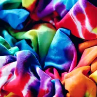 Baking soda hingga aseton, simak cara terbaik untuk atasi baju yang luntur saat dicuci.