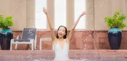 Ice bath atau mandi es kini bukan lagi sekadar rutinitas atlet profesional. Perempuan aktif yang rutin berolahraga mulai melirik metode ini sebagai bagian dari gaya hidup sehat. (foto/dok: freepik/lifeforstock)