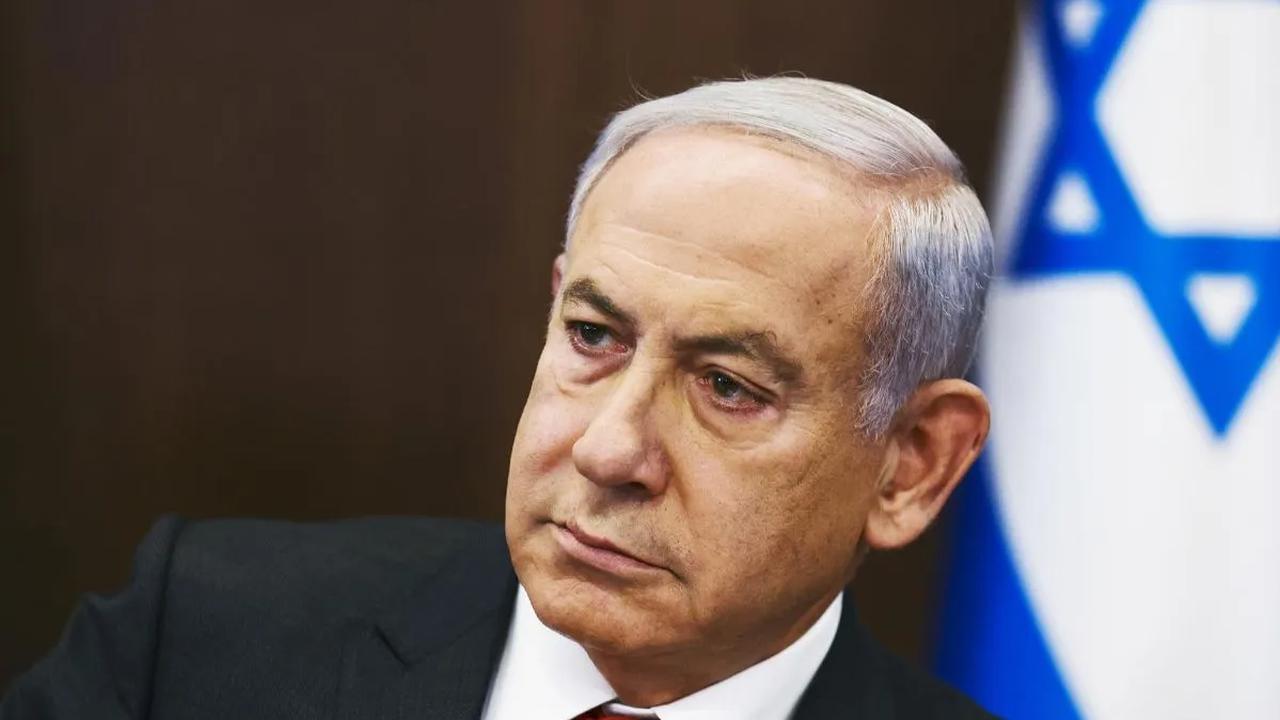 Kontroversial lainnya yang ada pada Netanyahu adalah dia terlibat sandal korupsi yang dikenal dengan kasus 1.000, 2.000, dan 4.000.