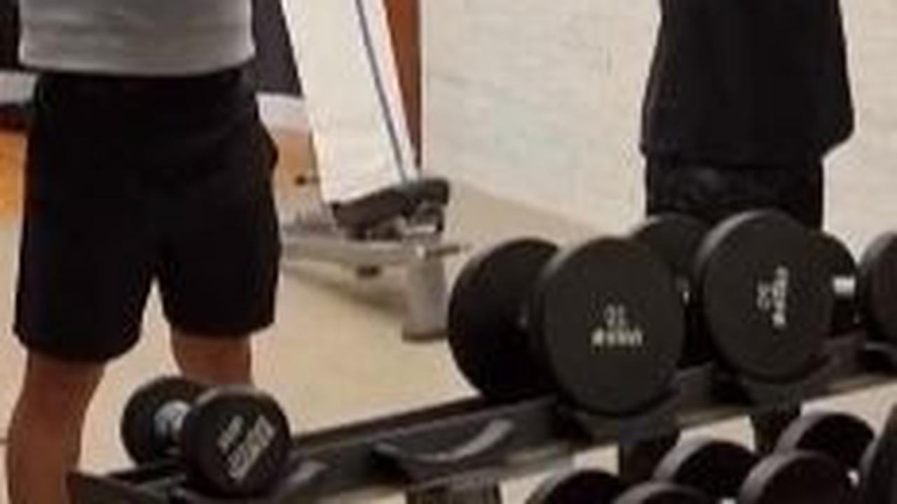 "Anyway Kalau saya? Ya cuma aksi aja di depan kamera heheh kadang ikut gym kadang kerja koordinasi dengan Jakarta yang beda waktunya ekstrem," pungkas keterangan Annisa.&nbsp;