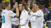 Para pemain Real Madrid merayakan gol Cristiano Ronaldo ke gawang Villarreal pada laga terakhir La Liga di Ceramica stadium, Villarreal, (19/5/2018). Real Madrid ber,min imbang 2-2. (AP/Alberto Saiz)