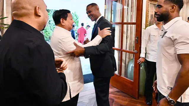Foto: Timnas Indonesia Datangi Undangan ke Rumah Presiden Prabowo, Dapat Hadiah Jam Tangan Rolex