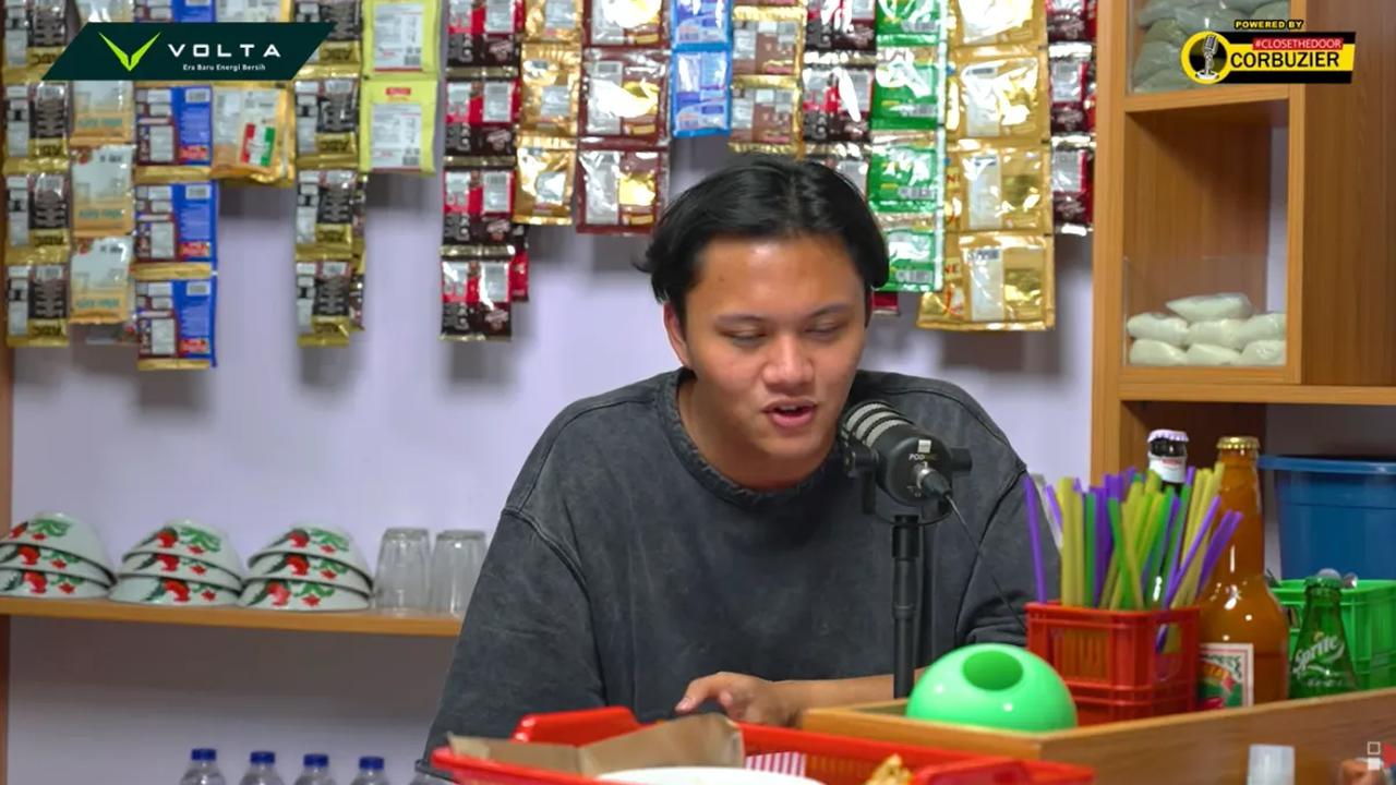 Rizky Febian menyebut saat dirinya awal-awal berkarier, semua honor yang dia terima langsung diberikan kepada sang ibunda.