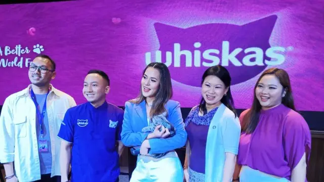 Raisa menjadi brand ambassador Whiskas.