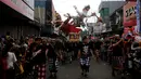 Penampilan ogoh-ogoh saat arak-arakan dalam rangka Pesta Rakyat dan perayaan Cap Go Meh di Bogor, Jawa Barat, Kamis (5/3/2015). Perayaan Cap Go Meh di Kota Bogor berlangsung meriah. (Liputan6.com/Helmi Fithriansyah)