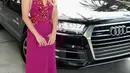 Sejak perceraiannya dengan Chris Pratt, Emmy Awards 2017 ini merupakan penampilan pertama Anna di karpet merah. Ia begitu cantik dengan halter dress Marc Jacobs berwarna ungu, dan sepatunya yang serasi. (AFP/Joe Scarnici)