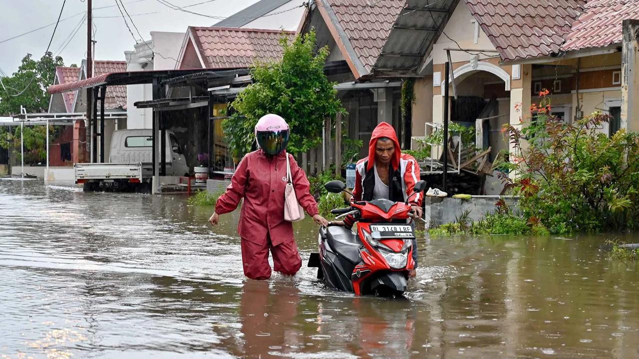 FOTO: Siklon Tropis Senyar Picu Hujan Ekstrem, Sejumlah Wilayah Aceh Mulai Terendam Banjir