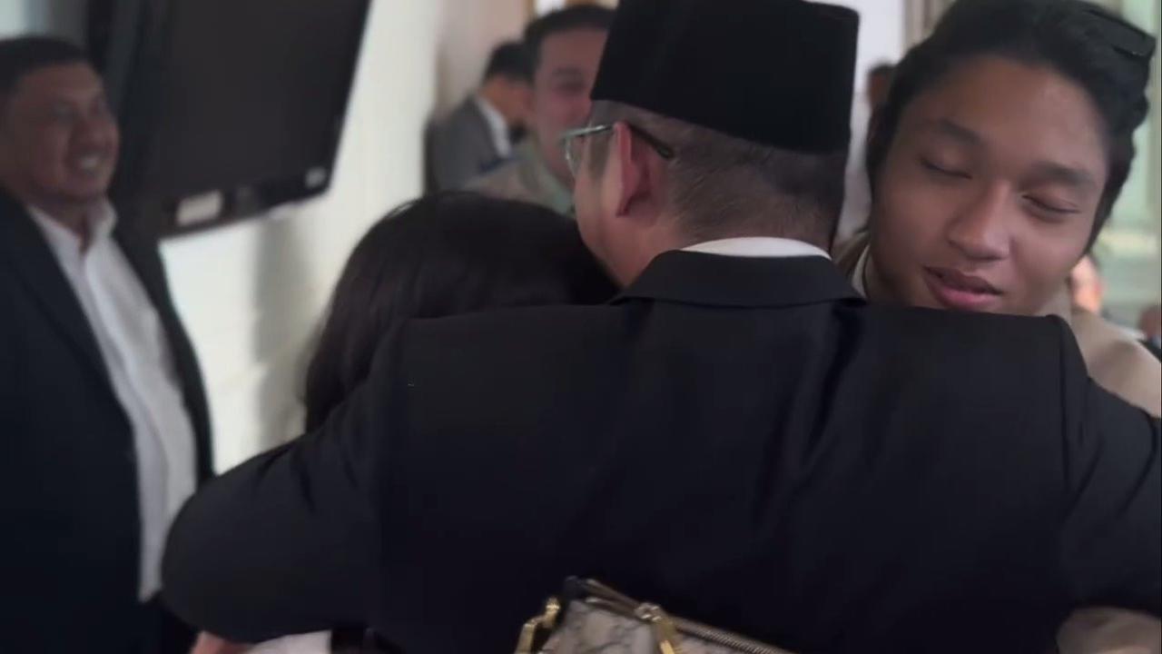 7 Potret Anak-Anak Pasha Ungu di Pelantikan sang Ayah Jadi Anggota DPR, Buah Hati dari Okie Agustina Juga Hadir