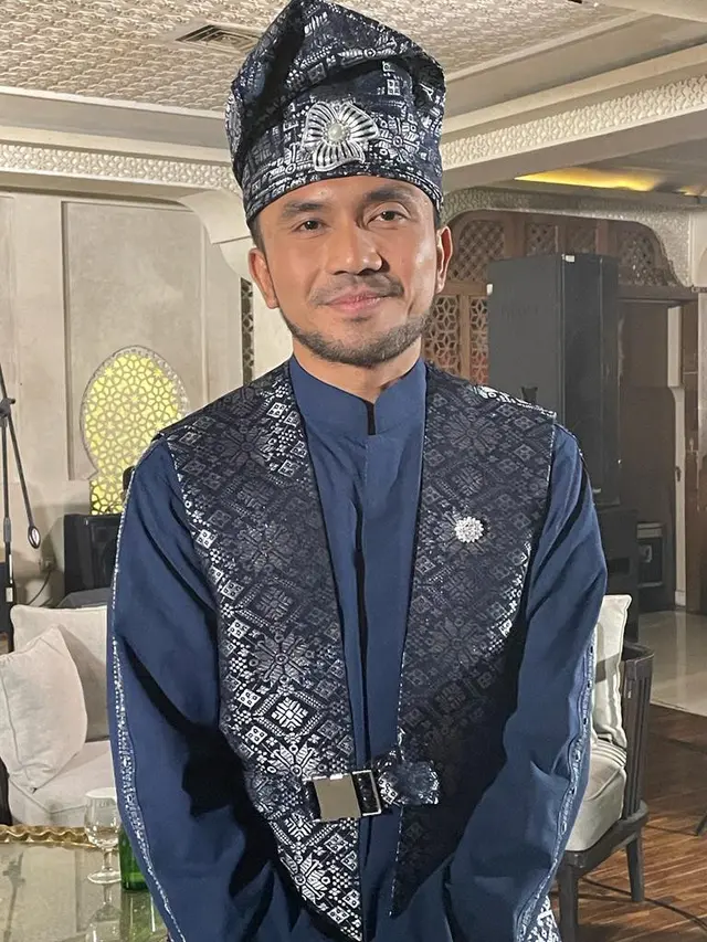Alfin Habib merilis single perdana berjudul Permaisuri Hatiku.