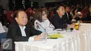 Pimpinan Redaksi Liputan6.com, Mohammad Teguh dan para juri lainnya saat sedang menilai penampilan kontestan News Presenters Competition EGTC 2016 di Universitas Gadja Mada, Yogyakarta, Kamis (3/11). (Liputan6.com/Helmi Affandi)