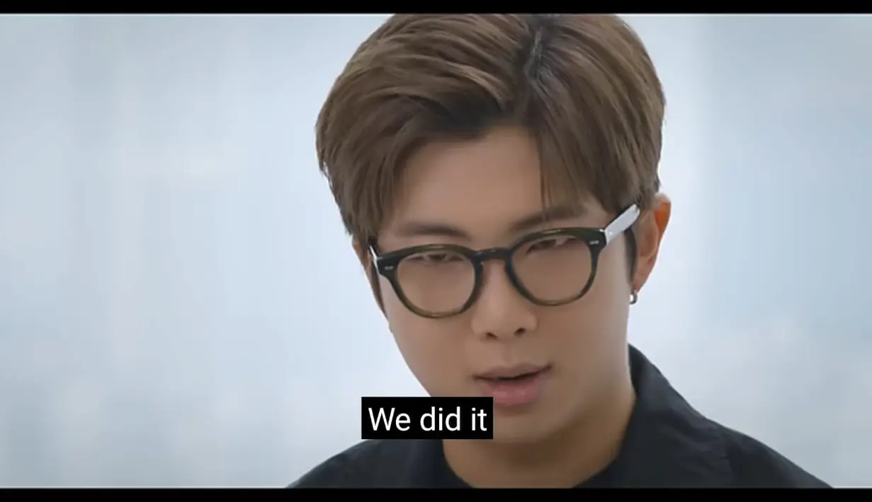 RM menyimpulkan, “Kami berhasil.” Menggambarkan bagaimana BTS akhirnya berada di puncak kejaan setelah berkarier bertahun-tahun. (Foto: Disney+ Hotstar)