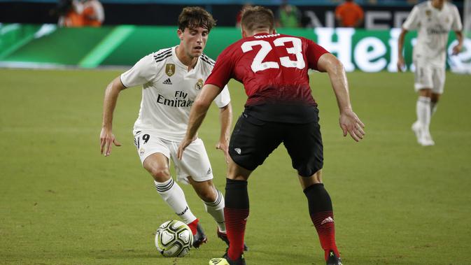 Bek Real Madrid Alvaro Odriozola (kiri). (AFP/Rhona Wise)