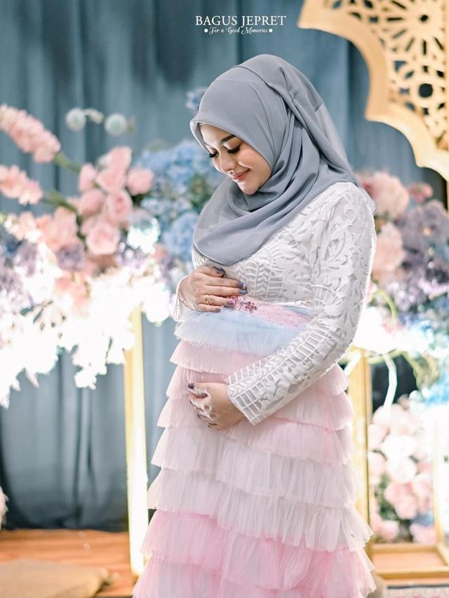 Baby Bump Kehamilan Kedua Aurel Hermansyah