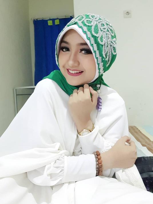 Foto Pesona Jihan Audy Dalam Balutan Hijab Anggun Dan Cantik Surabaya Liputan6 Com Pemilik nama asli jihan audylia arinde silva ini mulai dikenal kala memiliki suara dan cengkok yang khas membuat jihan audy dijuluki sebagai the next via vallen. pesona jihan audy dalam balutan hijab