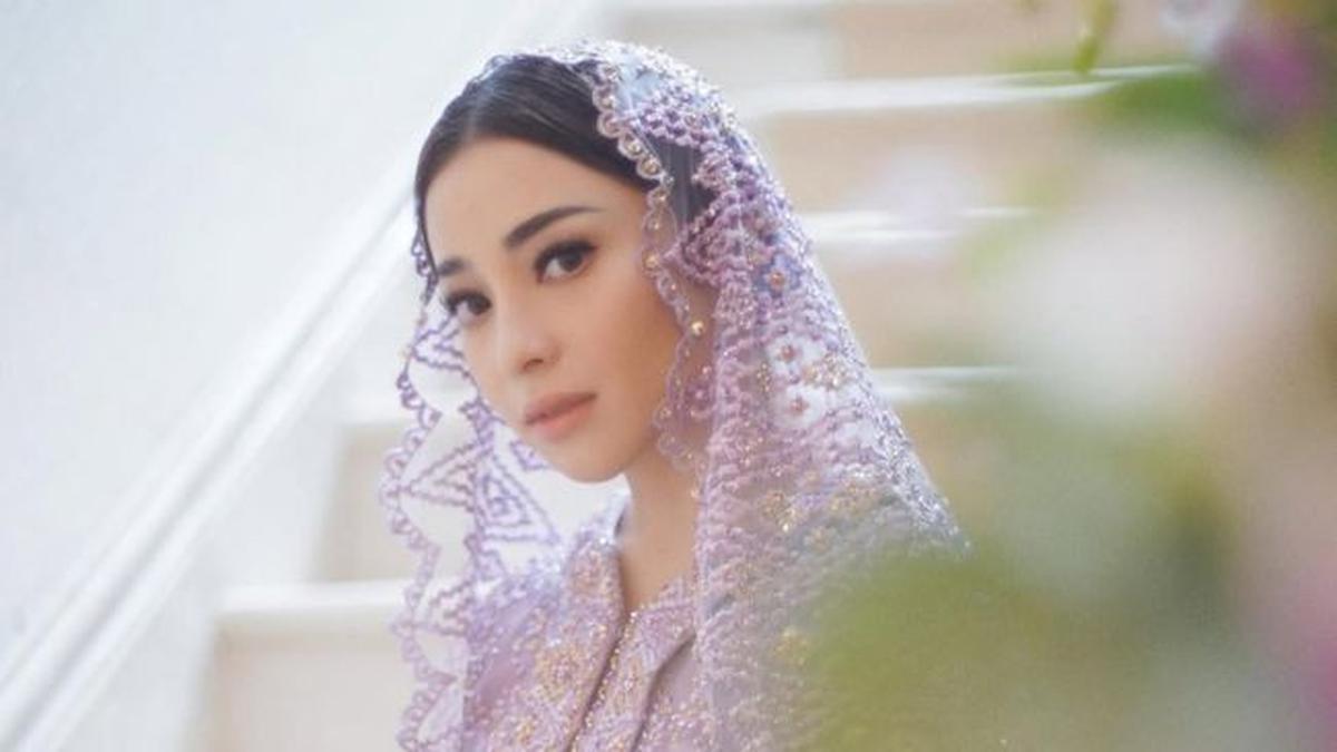 Elegan untuk Hadiri Berbagai Acara Spesial, Intip 6 Inspirasi Model Kebaya Ala Nikita Willy