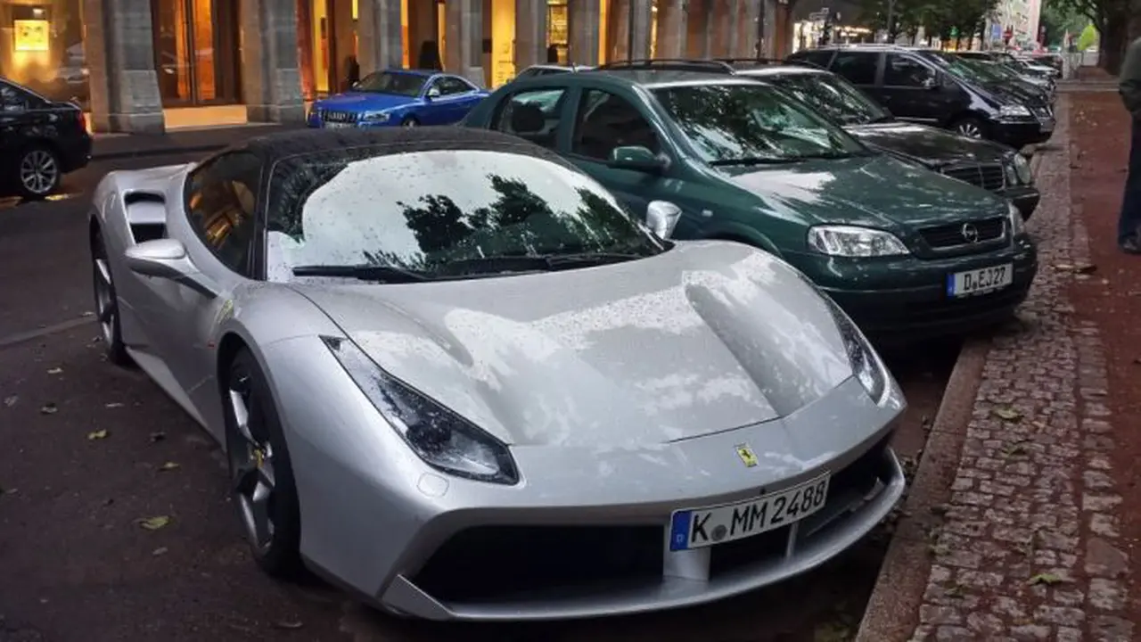 Belum Resmi Diproduksi, Ferrari 488 GTB Sudah Berkeliaran