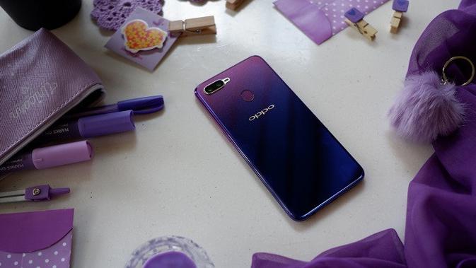 Tampilan Oppo F9 yang kini hadir dalam varian warna starry purple (sumber: istimewa)