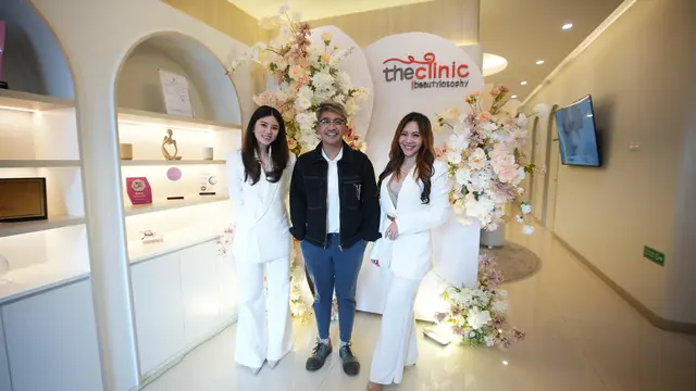Ruben Onsu di sela-sela pembukaan  The Clinic Beautylosophy Puri Indah, Jakarta, baru-baru ini.
