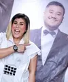 Sebagai orang yang tumbuh bareng dalam ajang pencarian bakat Indonesian Idol, Regina Ivanova memiliki banyak kenangan bersama almarhum Mike Mohede yang telah pergi begitu cepat beberapa bulan lalu. (Adrian Putra/Bintang.com)