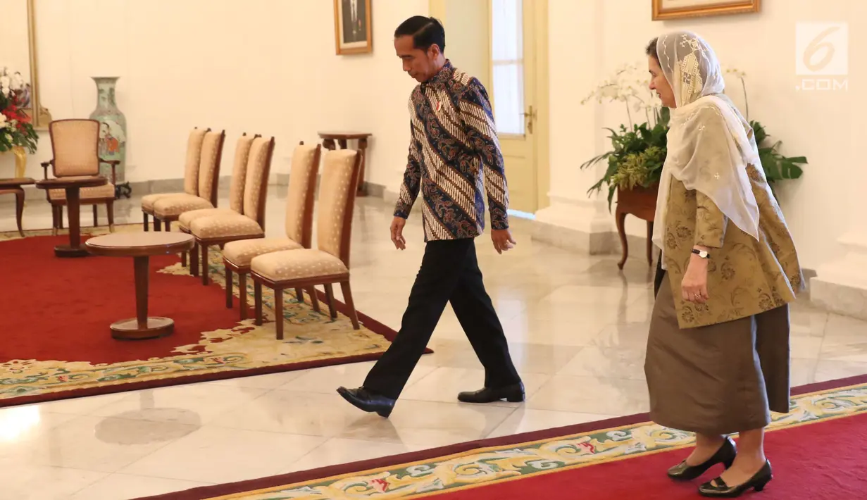 Presiden Joko Widodo menerima kunjungan kerja Ibu Negara Afghanistan, Rula Ghani di Istana Bogor, Selasa (5/12). Pertemuan itu juga membahas peran perempuan Indonesia yang diberdayakan untuk membantu mendorong ekonomi. (Liputan6.com/Angga Yuniar)