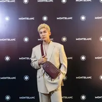 Kejutan seru datang dari Mew Suppasit Aktor dan Penyanyi Asal Thailand. Pada tanggal 5 Maret 2025 lalu, ia menginjakkan kakinya di Indonesia. [ Foto: dok Montblanc ]