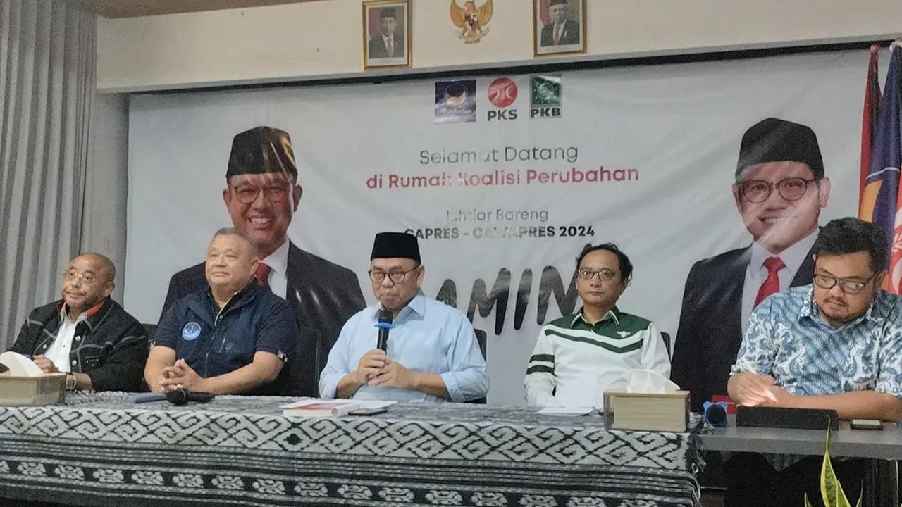 Juru Bicara Anies Baswedan, Sudirman Said bakal berupaya menghubungi tim bakal capres-cawapres Ganjar Pranowo-Mahfud MD untuk berkoordinasi terkait alur pergerakan massa kedua pasangan calon.<br>