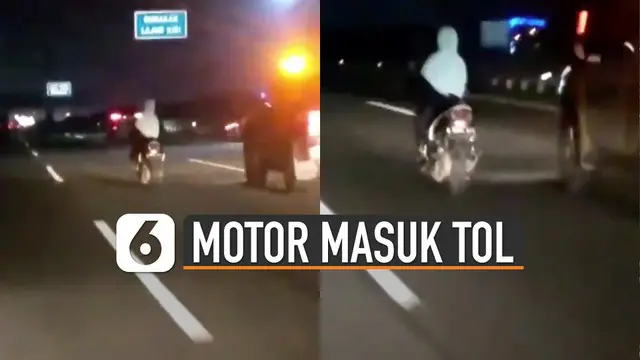 Seorang wanita terekam mengendarai motor di jalan tol pada malam hari.