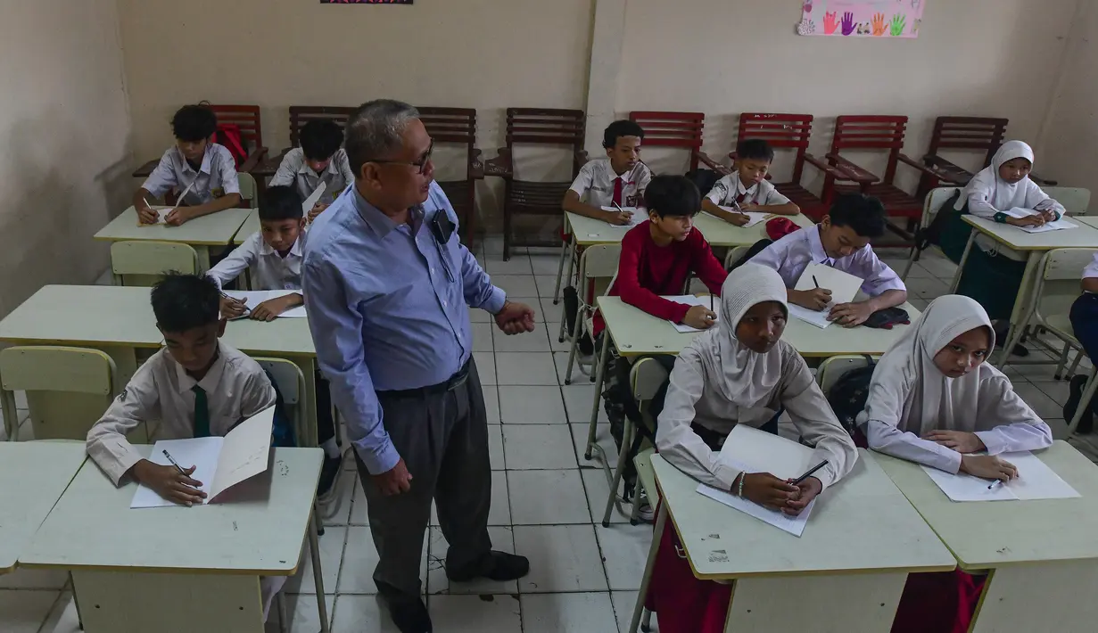 Pemerintah kota Depok akan melakukan pengawasan dan pembinaan terhadap sekolah-sekolah yang berpartisipasi untuk memastikan kualitas pembelajaran. (merdeka.com/Arie Basuki)