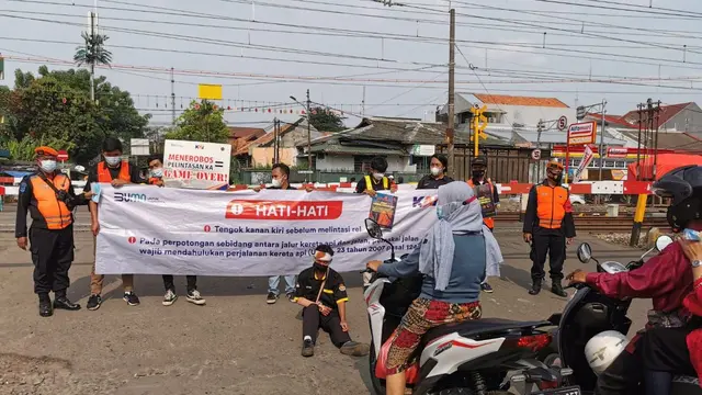 PT KAI gencar melaksanakan kegiatan sosialisasi mengenai keselamatan perjalanan KA di perlintasan sebidang. (Dok KAI)