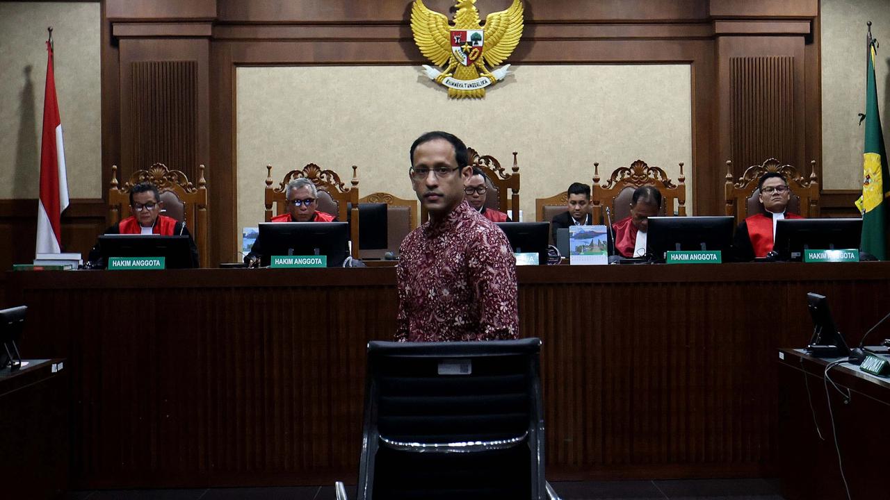 FOTO: Nadiem Makarim Dituntut 18 Tahun Penjara dalam Kasus Chromebook