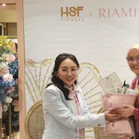 Creative Director HSF Winda Nopitasari dan Ria Miranda di acara Peluncuran koleksi HSF X Ria Miranda/Stella Maris.
