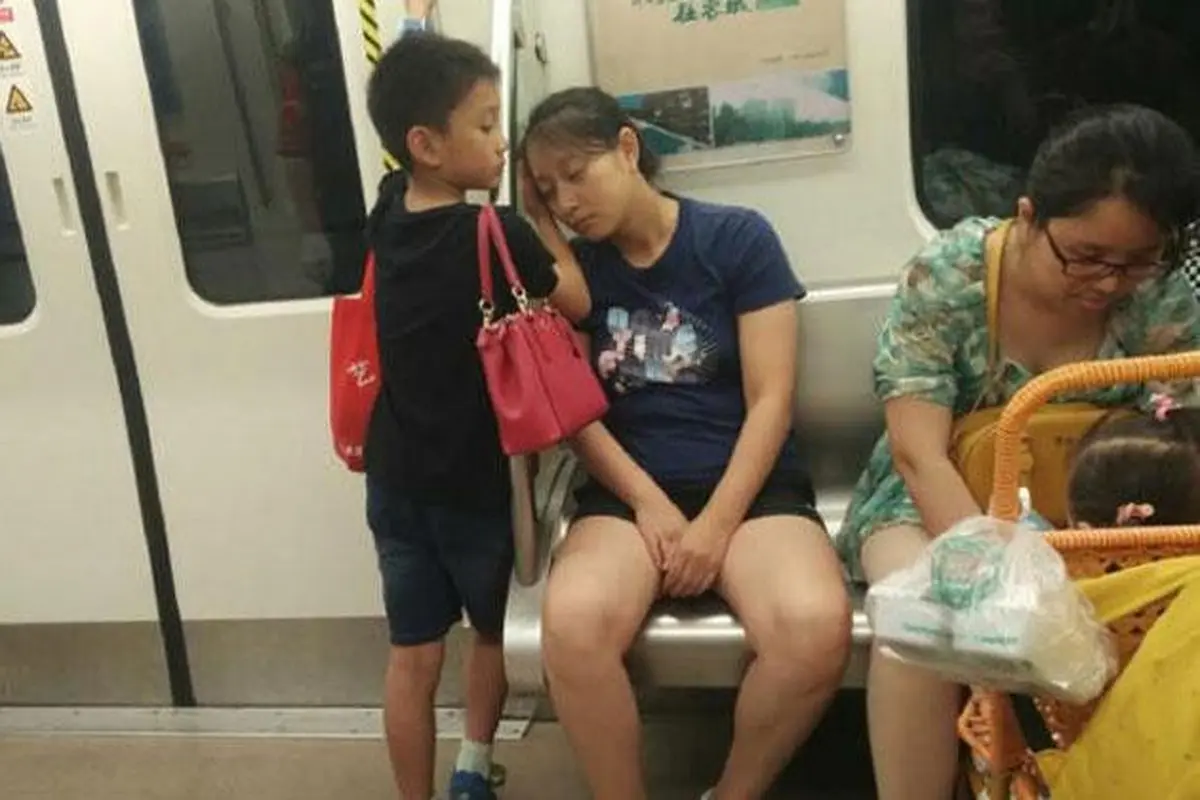 [Bintang] Anak Rela Menjaga IIbu yang Kelelahan