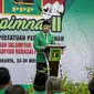 Ketum Dewan Pimpinan Pusat Partai Persatuan Pembangunan (DPP PPP) Romahurmuziy memberikan sambutan saat pembukaan Rapat Pimpinan Nasional II PPP versi muktamar Surabaya di Hotel Ibis Cawang, Jakarta Timur, Selasa (23/5). (Liputan6.com/Faizal Fanani)